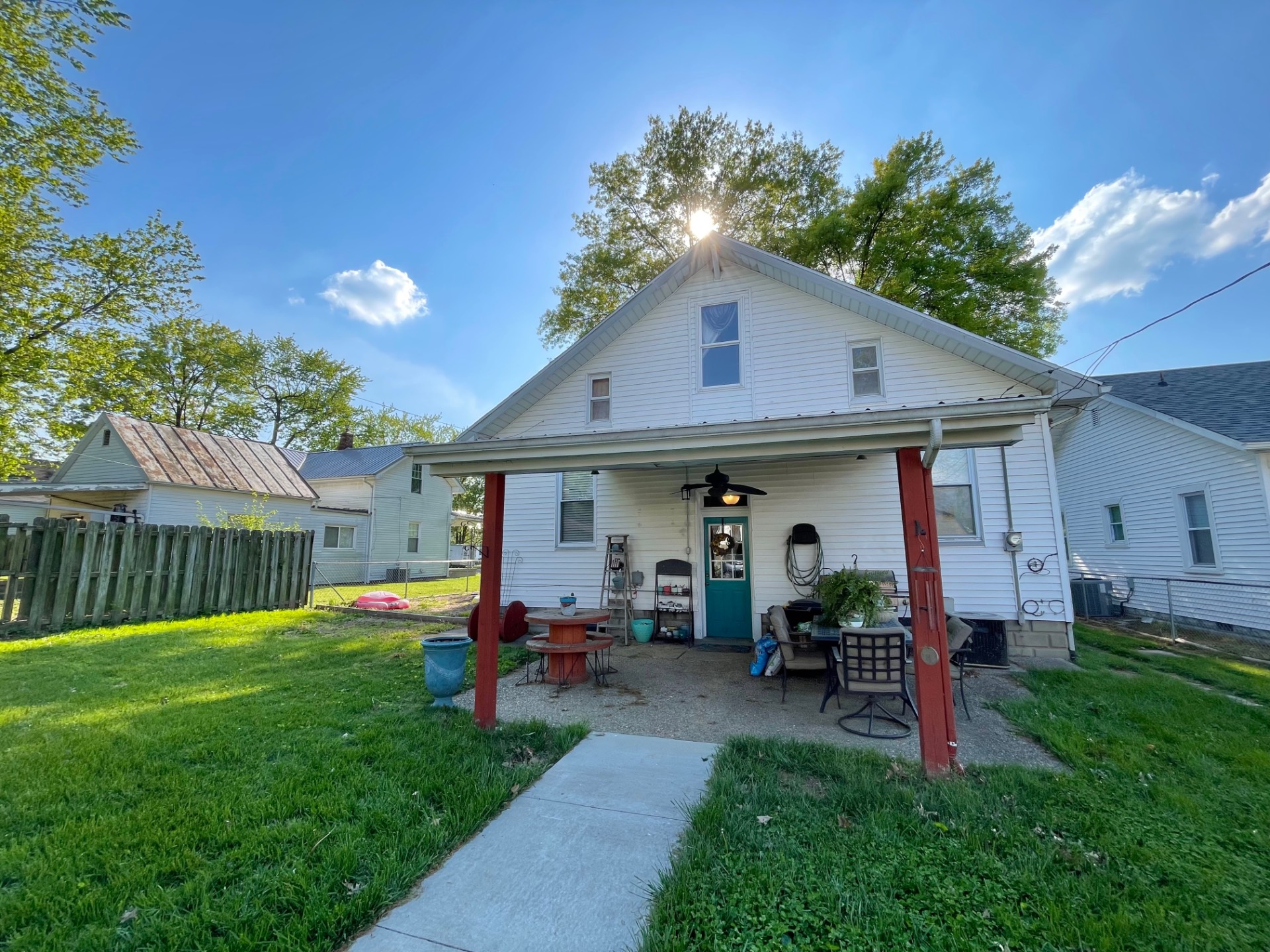 Adorable 4 bed 2 1/2 bath with fenced-in yard!