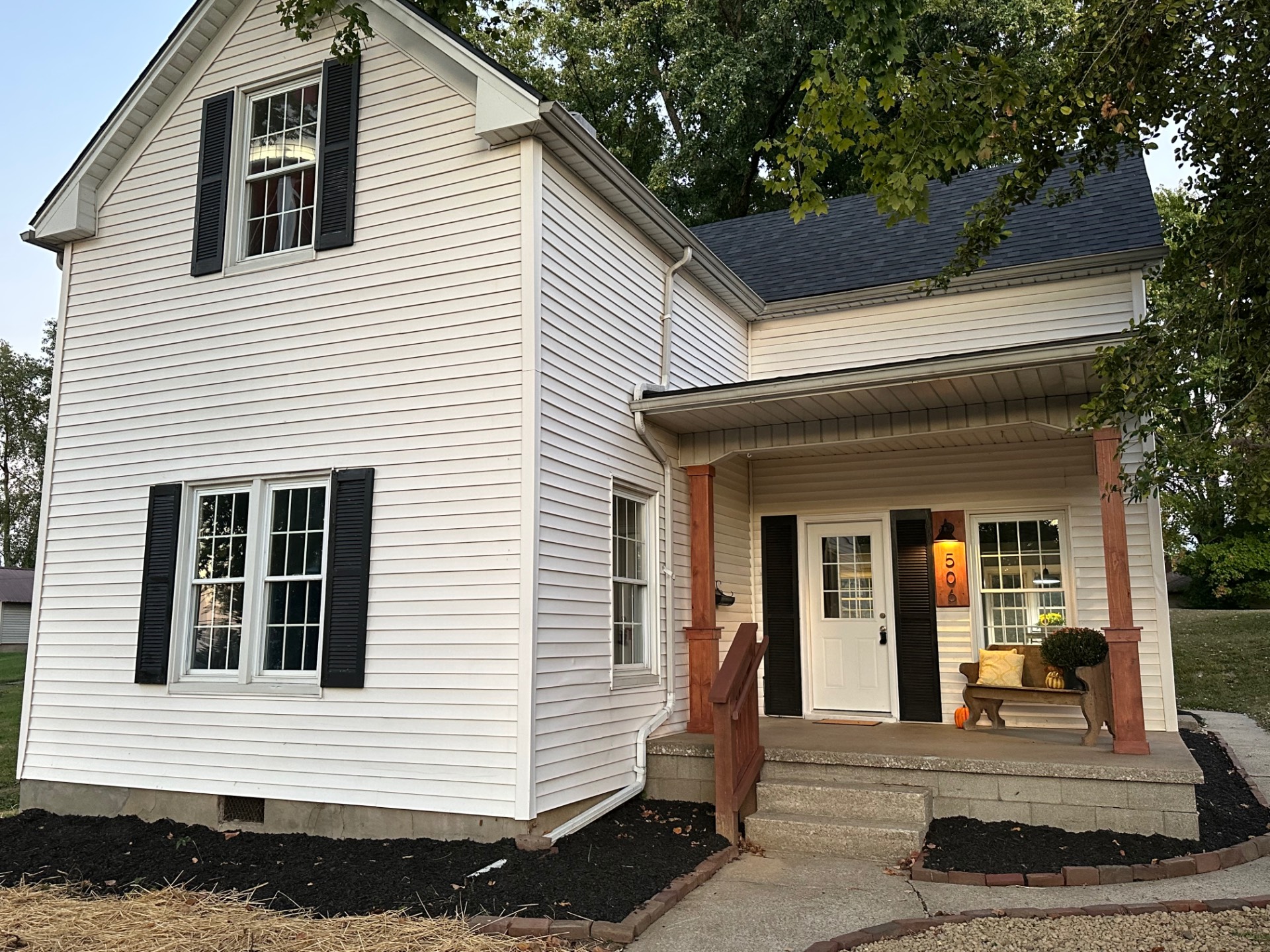 Remodel Just Completed, 4 Bed / 1.5 Bath Farmhouse Style Home!