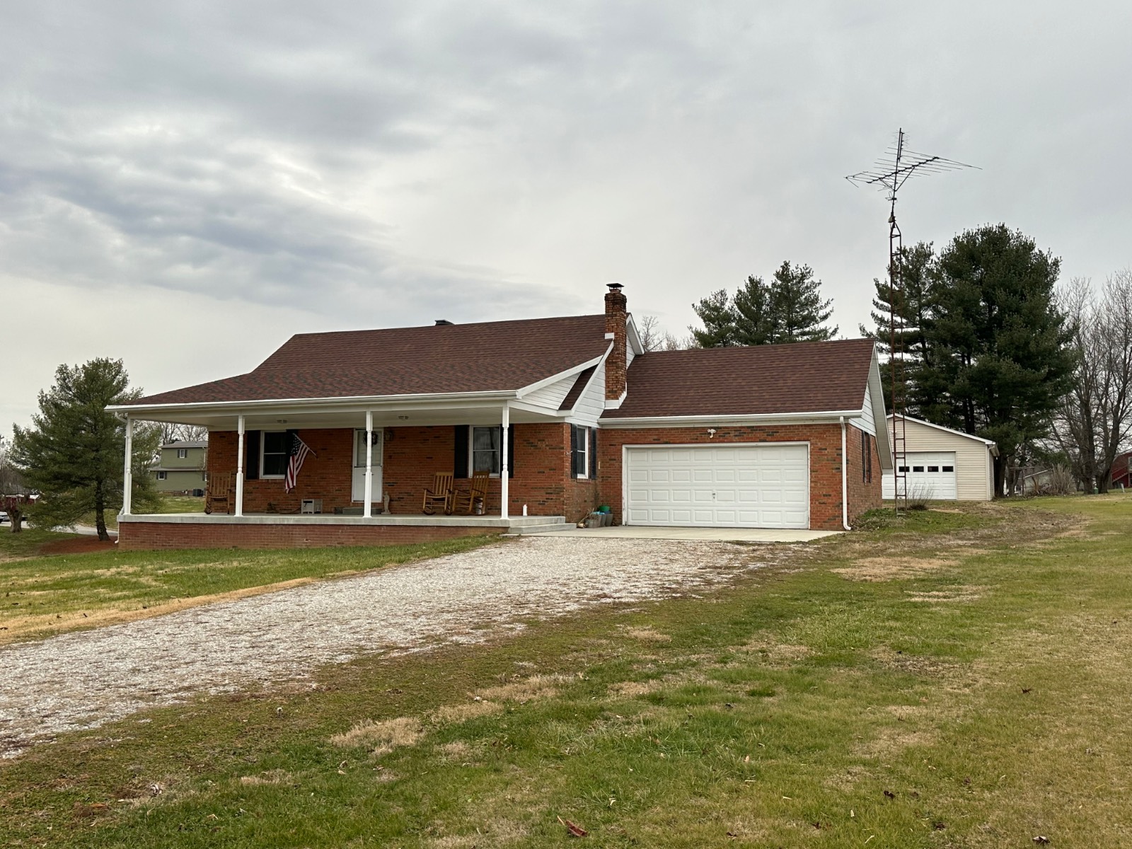 Brick 4 Bedroom on Outskirts of Town on Large 1 Acre Lot!!