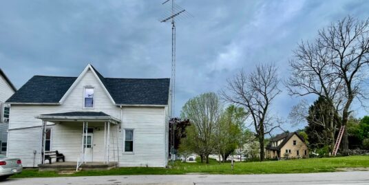 Spacious 3 Bd/ 2 Full Bath Home on Three Lots in St. Meinrad!