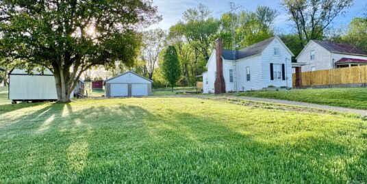 2 Beds | 1 Bath | 1 Acre | Multiple Outbuildings | Park Views