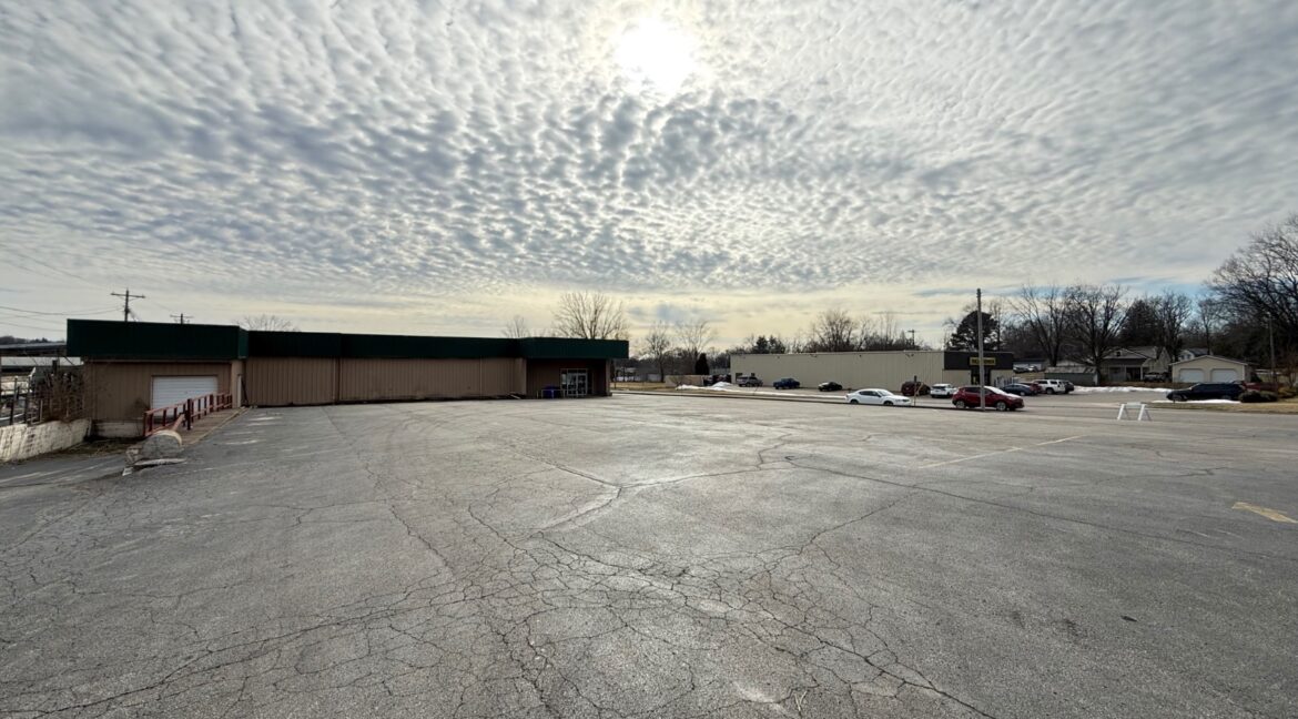 11659537-C6m7d2BpSr694LNb