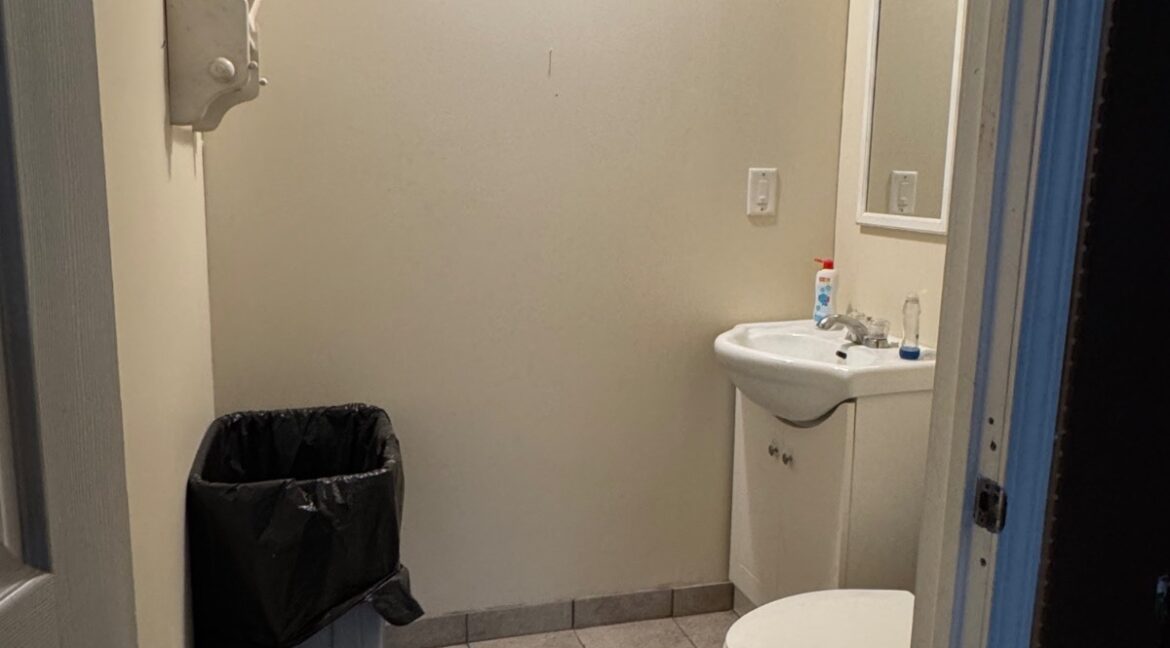 11659537-K8g5Kr67Xy86vpyX