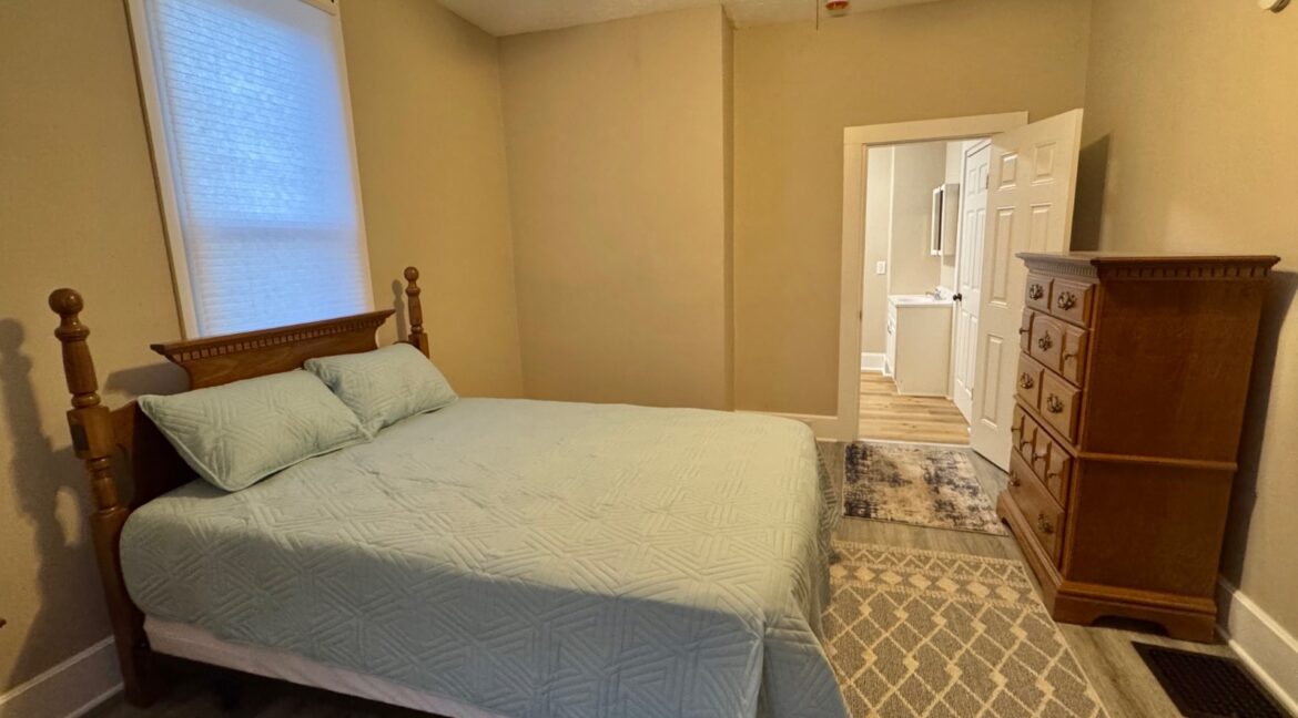 11659552-242GrwrP2R5m8h1D