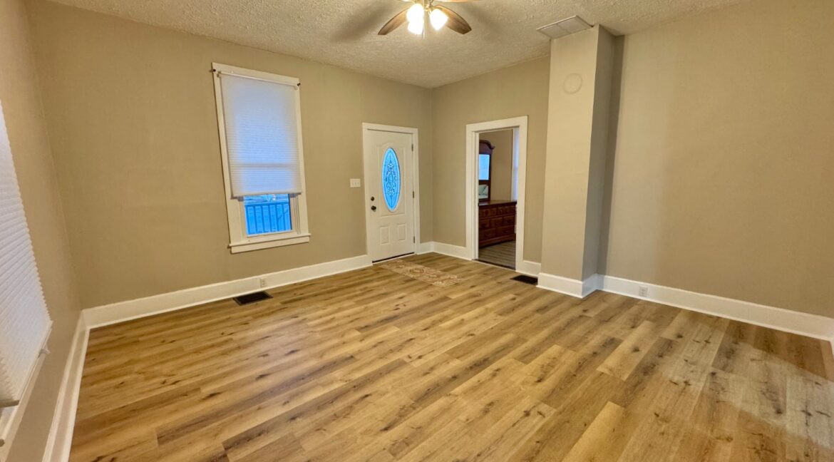 11659552-FvH757rNhMsyZ68D