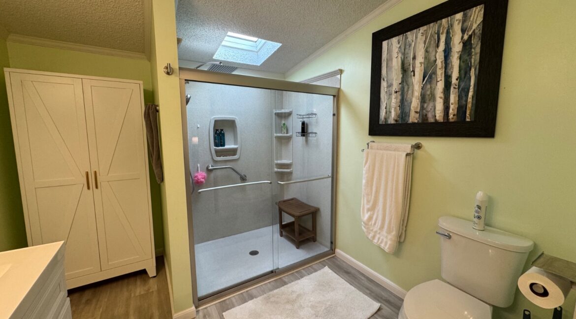 11526936-JZDfJG8bcHnhSbs4