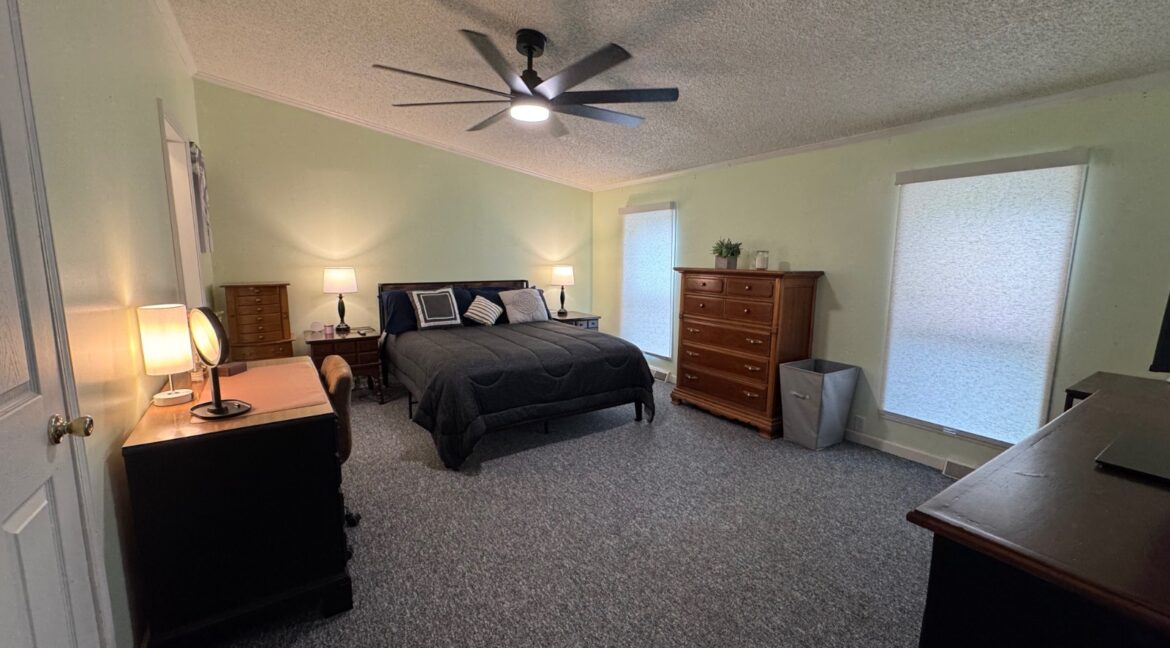 11526936-MPsg8C5n1gF86z7Z