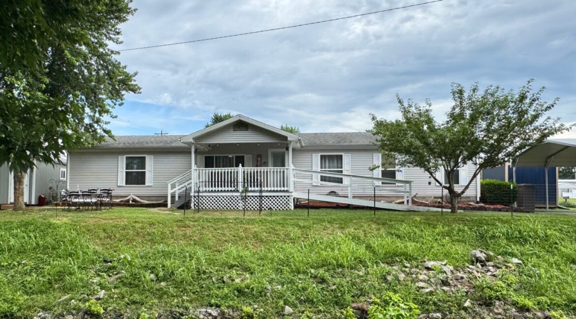 11526936-YrL6865NMRsDhl7P