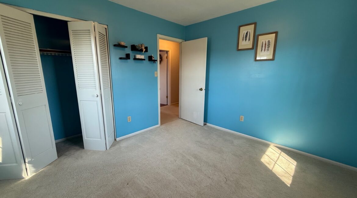 11676687-1L69V33KfqCpGRbG