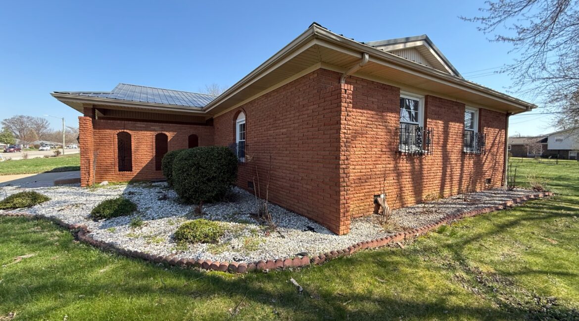 11676687-C4x7vWy9JYDbFpFN