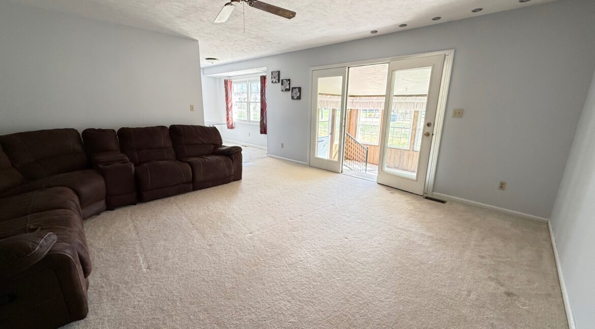 11676687-Zmd3d356Z37kLNY9