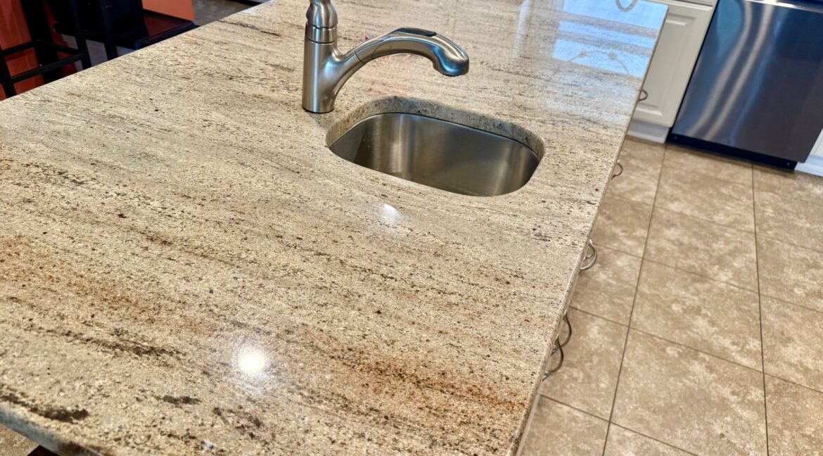 11688041-3swwfCQlDgHD2jMb