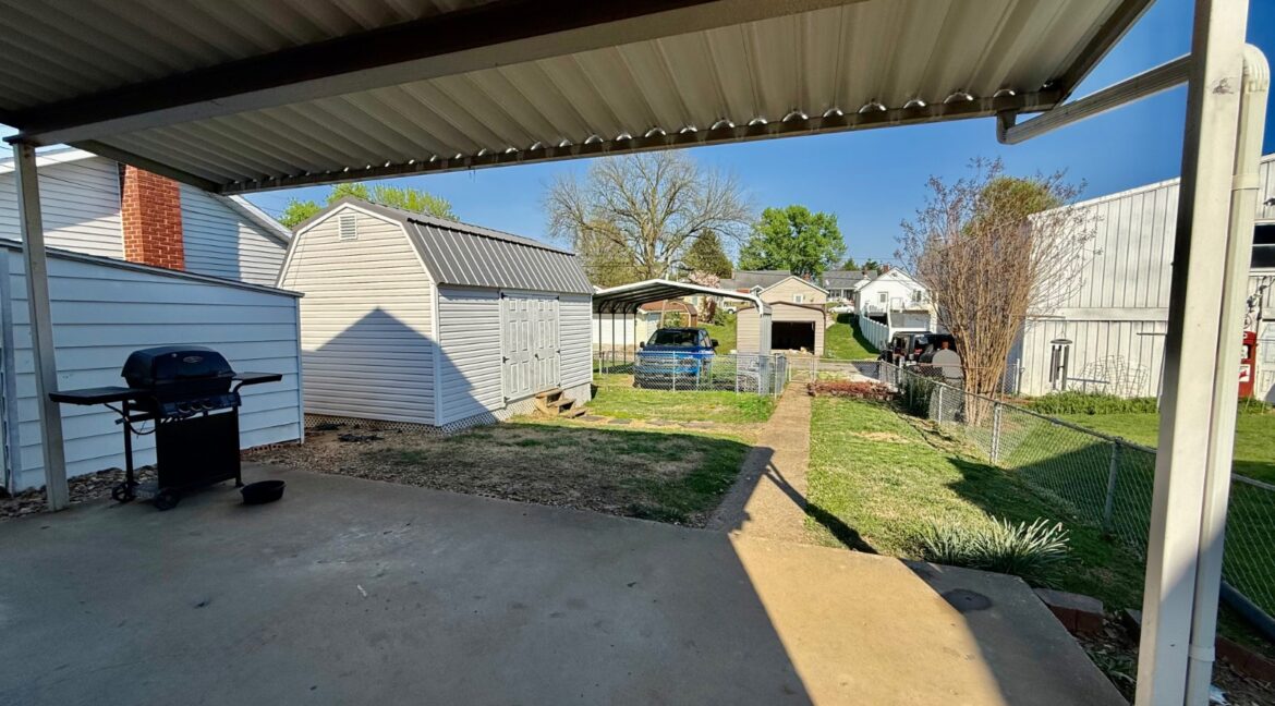 11688041-lvNnDQ9PBPmj3fLV