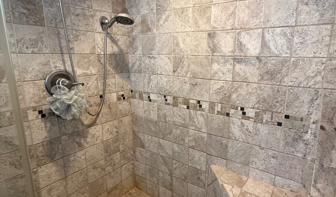 11688041-msPthqM6cv9jd8Lb